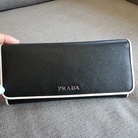 Authentic Prada sling wallet good condition - Picture 1 of 16